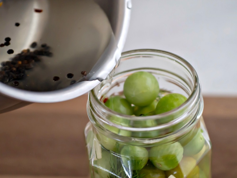 Quick Pickled Green Tomatoes • The Wicked Noodle
