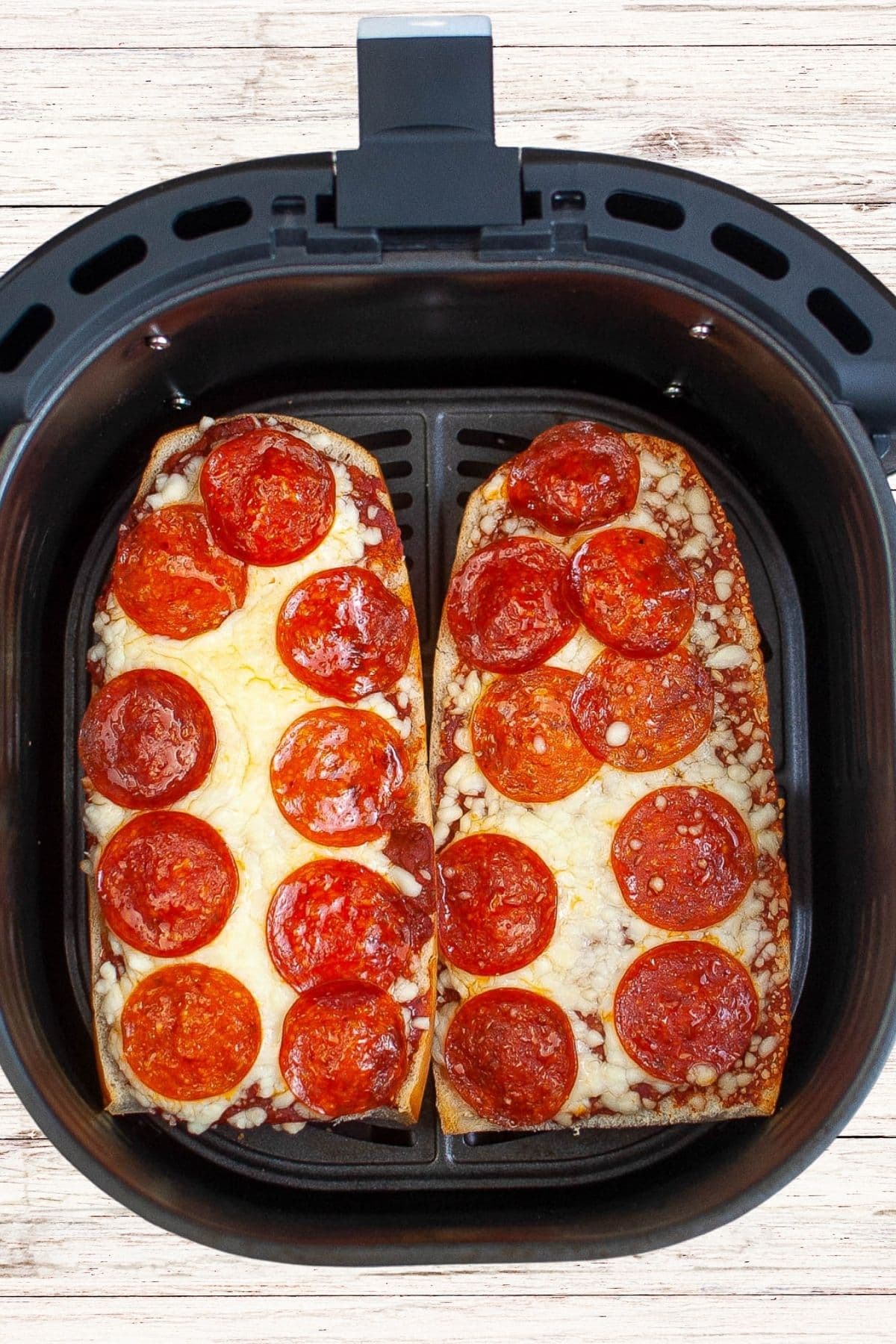 https://www.upstateramblings.com/wp-content/uploads/2022/06/air-fryer-french-bread-pizza.jpg
